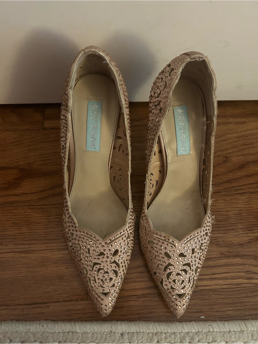 Betsey Johnson Women’s Sz 9M Bejeweled Cream Wedding Bridesmaid Party Heels